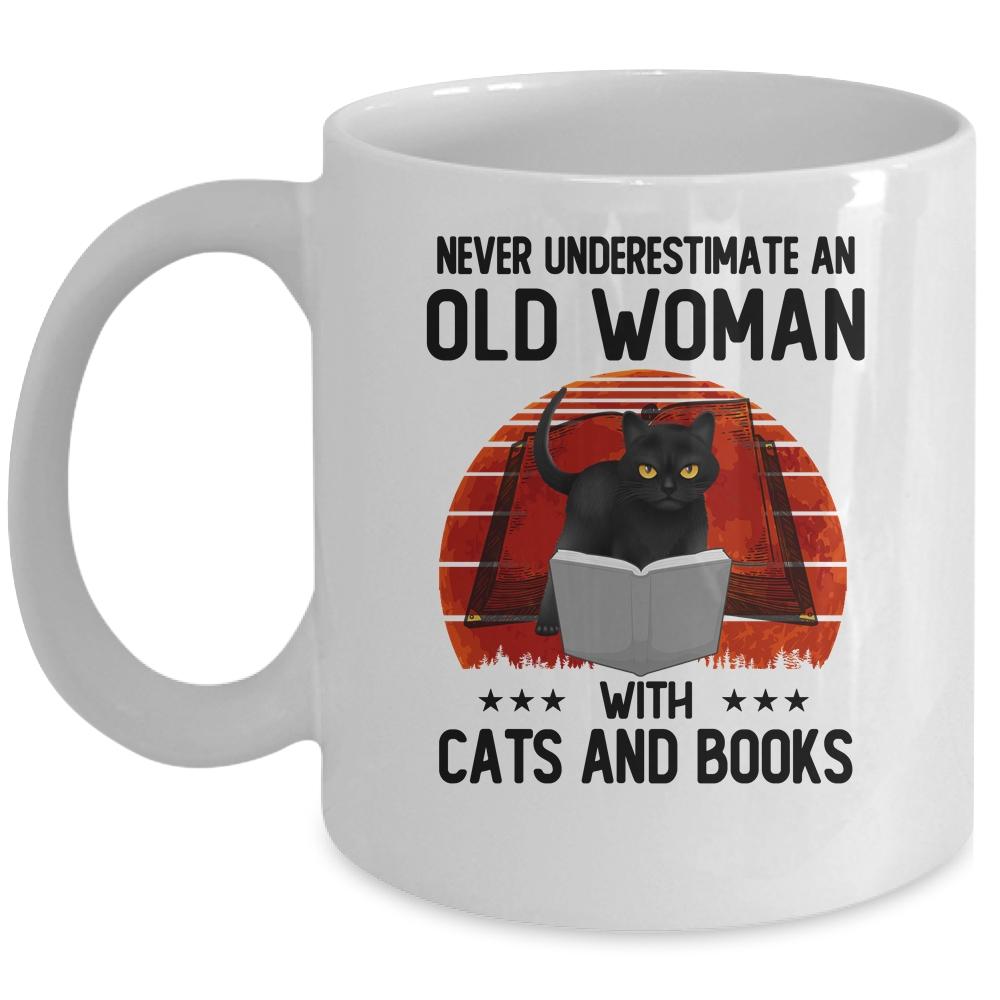 Never Underestimate An Old Man With Cats And Books Mug